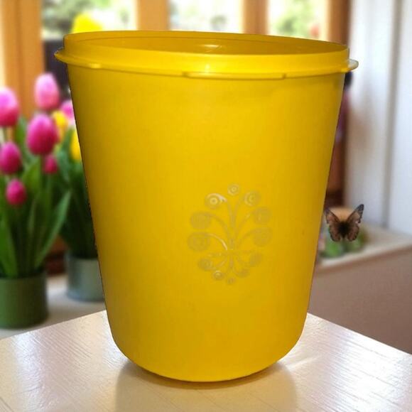 Vintage Tupperware Storage Canister 13 Cup Replacement Base Only 807 Yellow USA - Picture 1 of 8